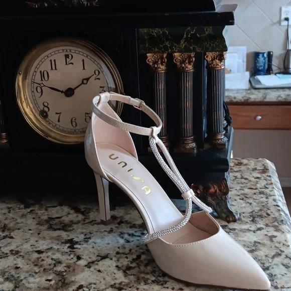 NWOT.Evening or dinner shoe size 9.5.Sand Patten leather.UNISA - Picture 7 of 7